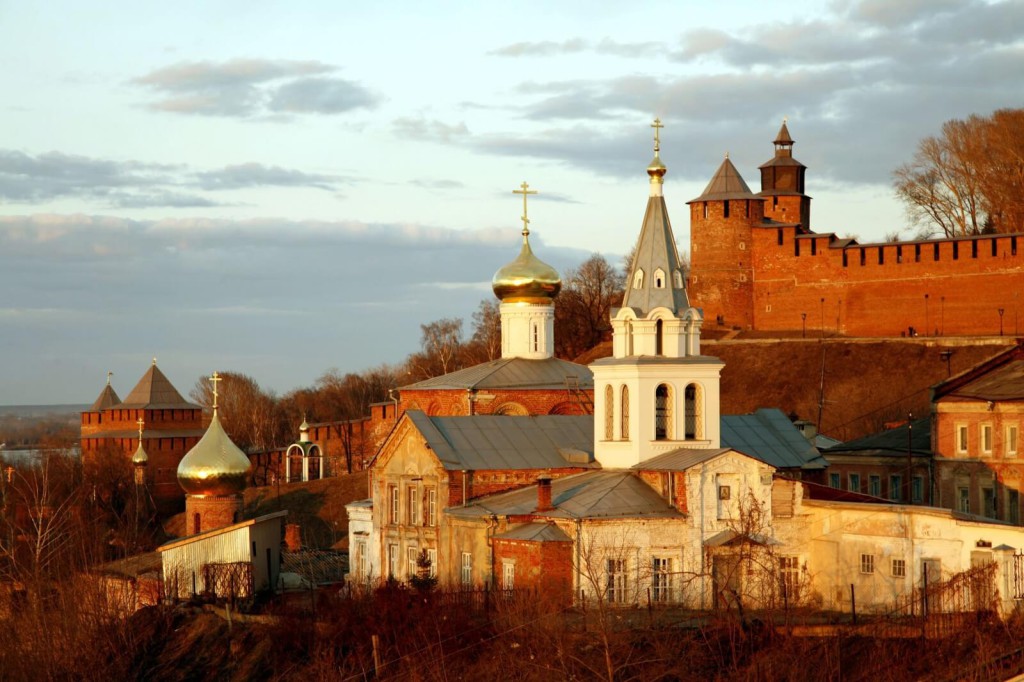 church-of-elijah-the-prophet-and-kremlin-nizhny-novgorod-russia-1600x1066